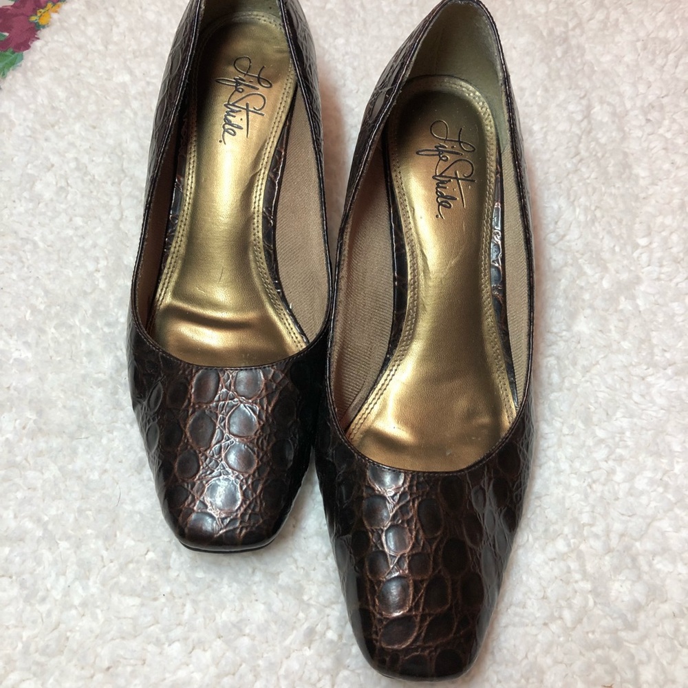 Beautiful low heeled pumps